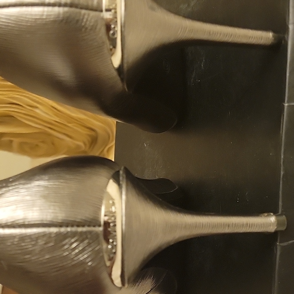 Shoes - Picture 3 of 7